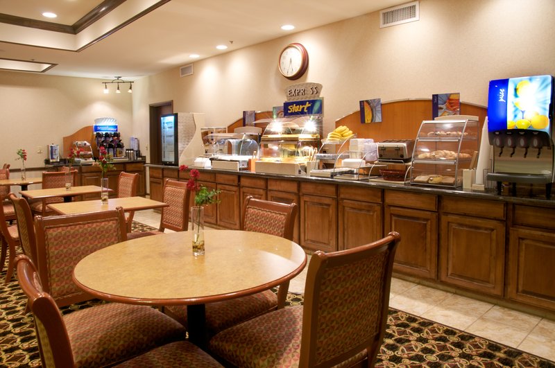 HOLIDAY INN EXPRESS - Center, TX