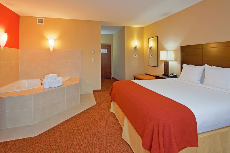 HOLIDAY INN EXPRESS - Chattanooga, TN