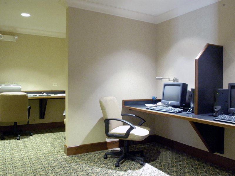 STAYBRIDGE SUITES - Glenview NAS, IL