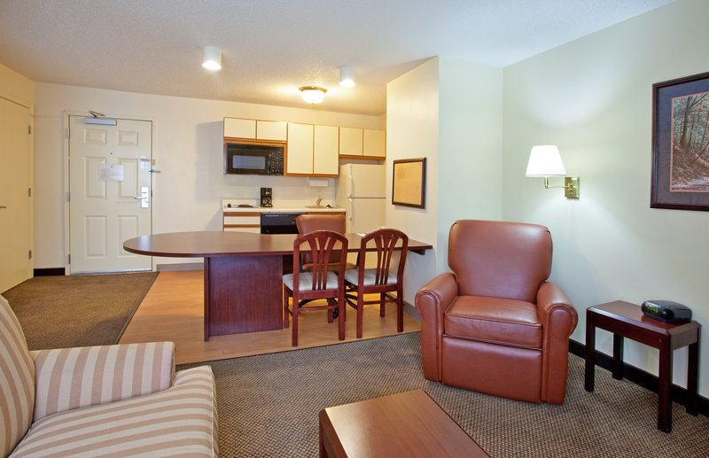 Candlewood Suites Chicago Libertyville - Libertyville, IL