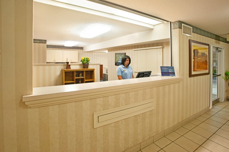 Candlewood Suites CHICAGO/NAPERVILLE - Warrenville, IL