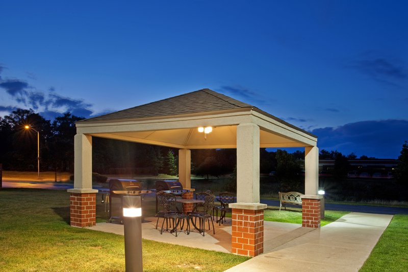 Candlewood Suites CHICAGO/NAPERVILLE - Warrenville, IL