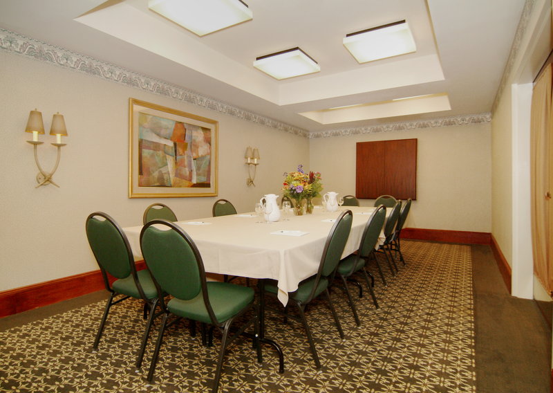 Holiday Inn Express CEDAR RAPIDS (COLLINS RD) - Cedar Rapids, IA