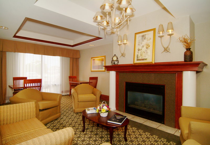 Holiday Inn Express CEDAR RAPIDS (COLLINS RD) - Cedar Rapids, IA