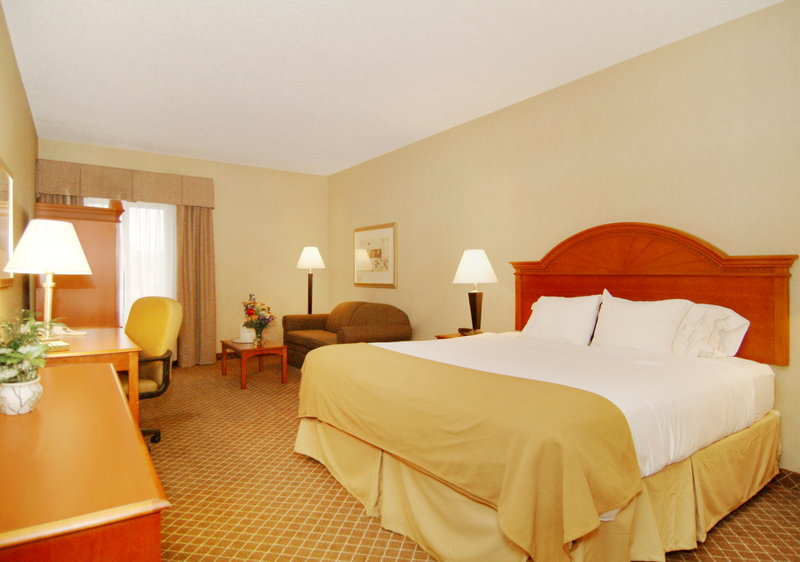 Holiday Inn Express CEDAR RAPIDS (COLLINS RD) - Cedar Rapids, IA