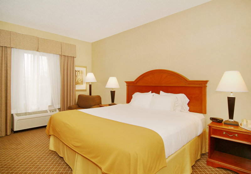 Holiday Inn Express CEDAR RAPIDS (COLLINS RD) - Cedar Rapids, IA