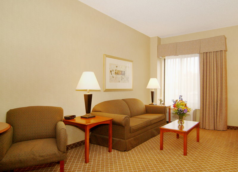 Holiday Inn Express CEDAR RAPIDS (COLLINS RD) - Cedar Rapids, IA