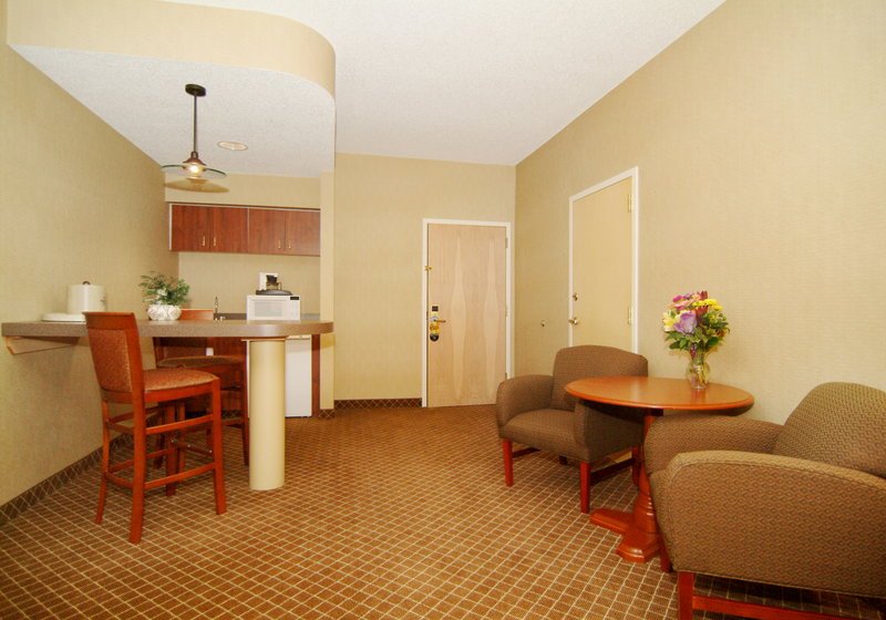 Holiday Inn Express CEDAR RAPIDS (COLLINS RD) - Cedar Rapids, IA