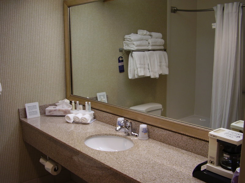 Holiday Inn Express CEDAR RAPIDS (COLLINS RD) - Cedar Rapids, IA