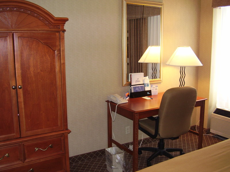 Holiday Inn Express CEDAR RAPIDS (COLLINS RD) - Cedar Rapids, IA
