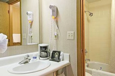 Dayton Airport Inn and Suites