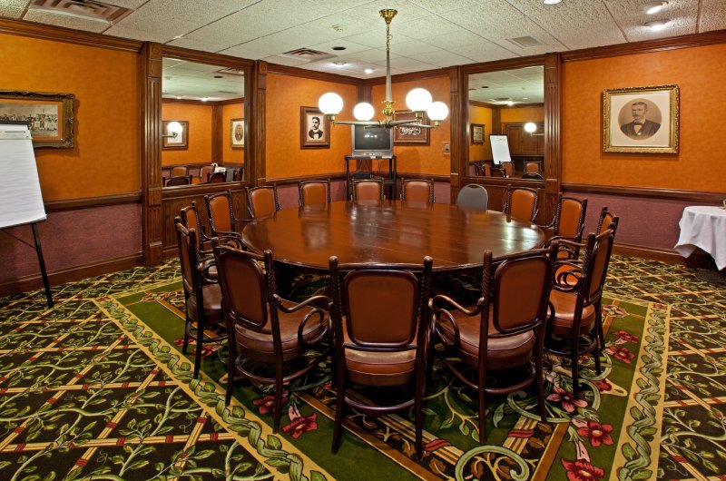 Clarion Hotel - Columbus, IN