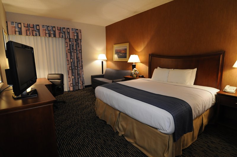 Holiday Inn Express & Suites URBANA-CHAMPAIGN (U OF I AREA) - Urbana, IL