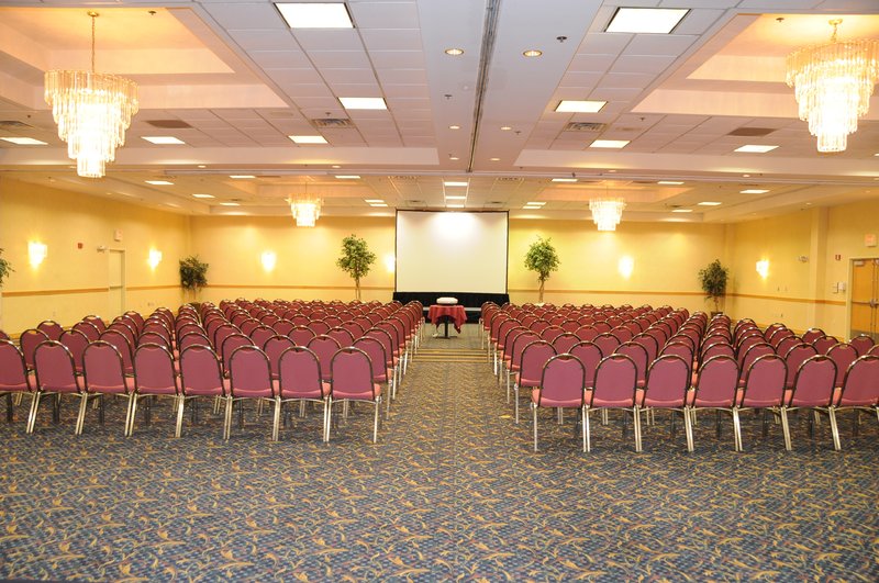 Holiday Inn Express & Suites URBANA-CHAMPAIGN (U OF I AREA) - Urbana, IL