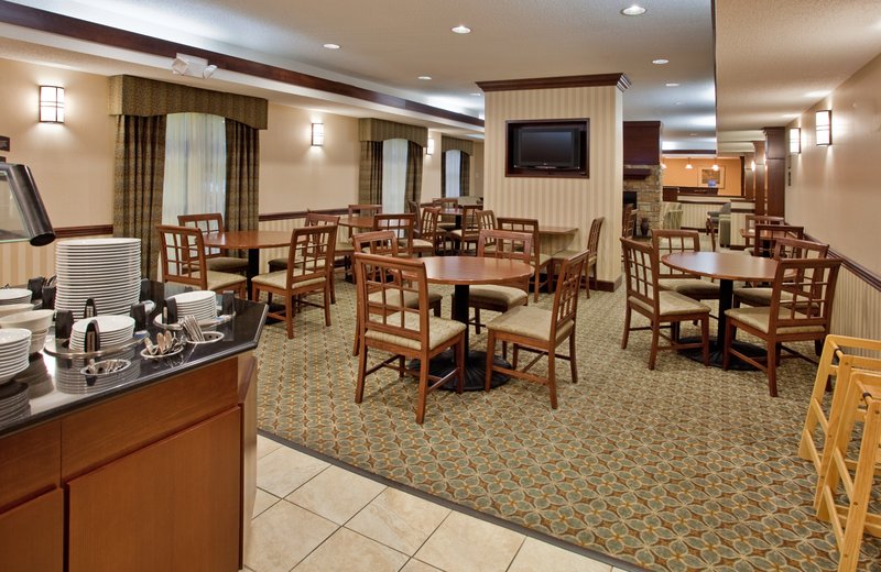 Staybridge Suites-Columbia-Hwy - Columbia, MO