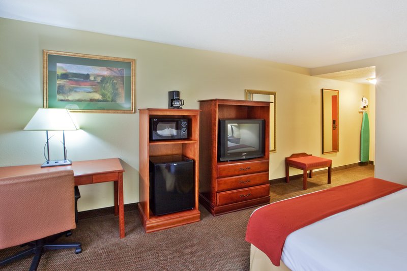 HOLIDAY INN EXPRESS - Carrollton, GA