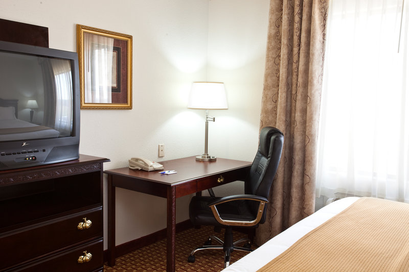 HOLIDAY INN EXPRESS - Clanton, AL