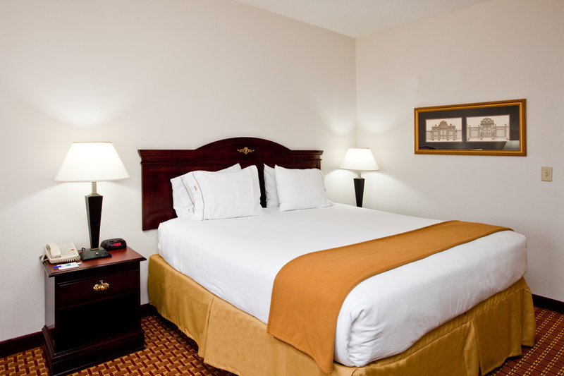 HOLIDAY INN EXPRESS - Clanton, AL