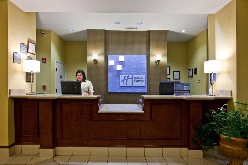 HOLIDAY INN EXPRESS - Clanton, AL