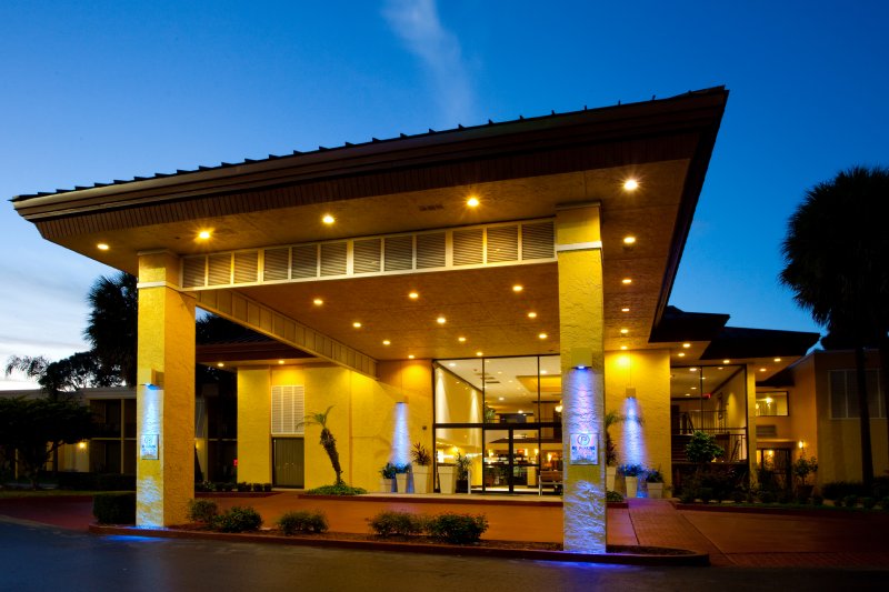 Best Western Plus International Speedway Hotel - Daytona Beach, FL