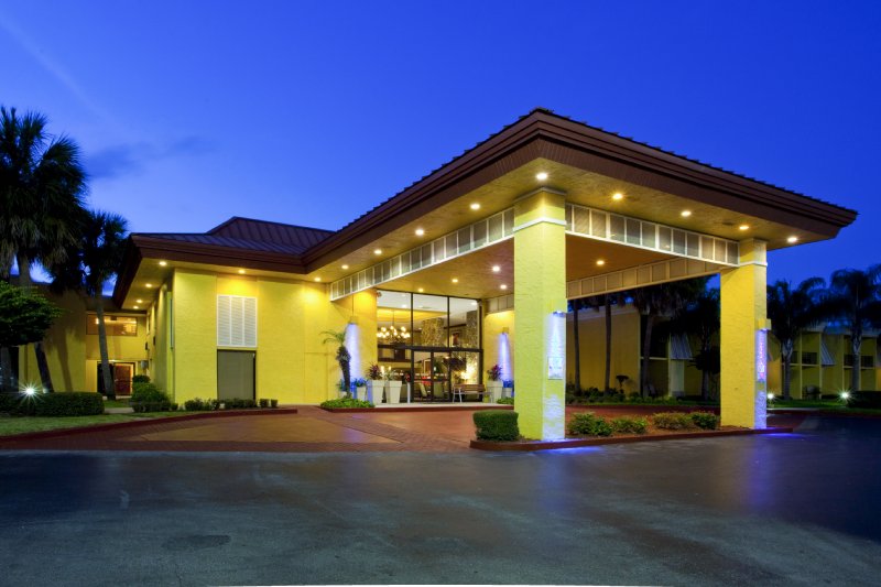Best Western Plus International Speedway Hotel - Daytona Beach, FL