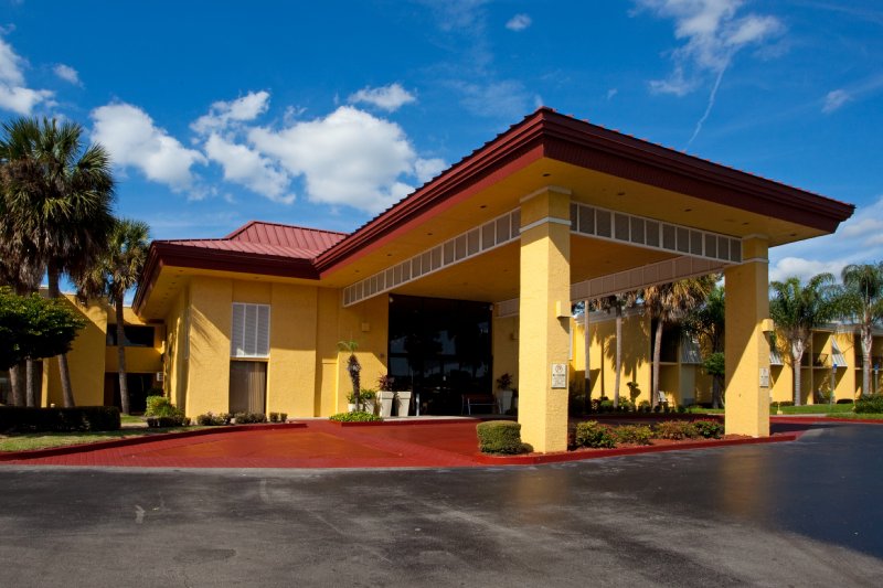 Best Western Plus International Speedway Hotel - Daytona Beach, FL