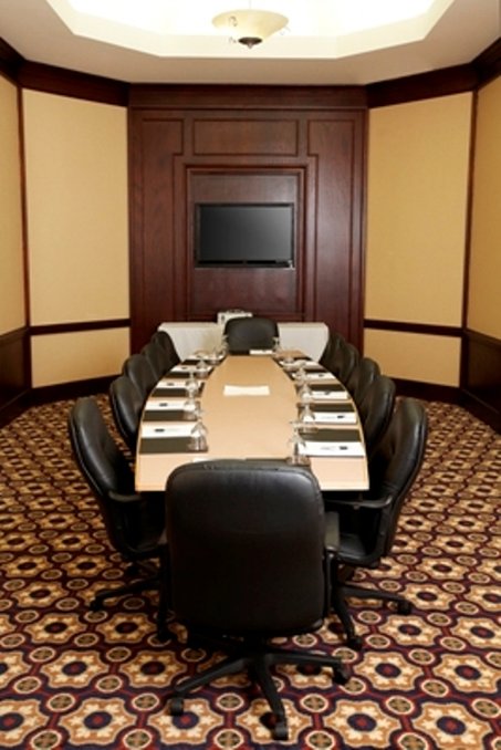 Crowne Plaza Suites Arlington