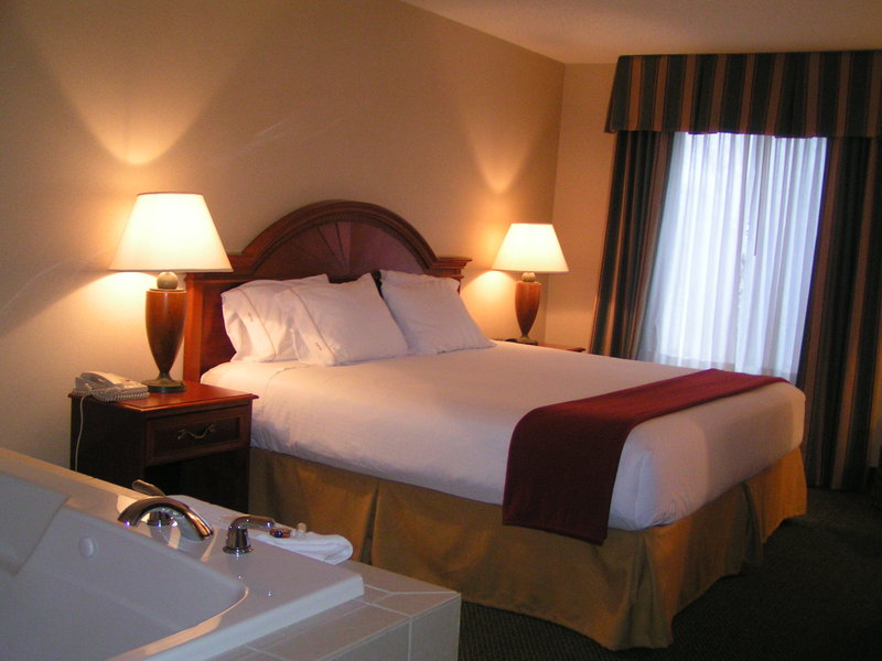 Holiday Inn Express & Suites WATERFORD - Waterford, MI