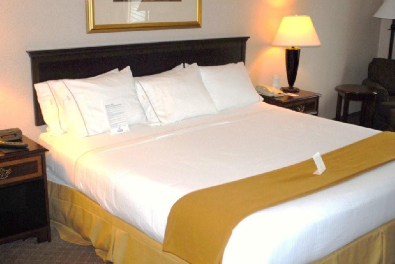 Holiday Inn Express Waterbury - Waterbury, CT