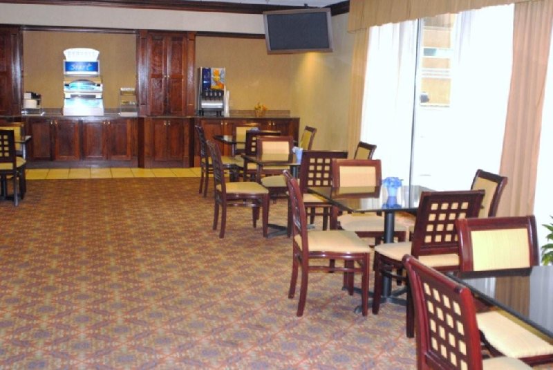 Holiday Inn Express Waterbury - Waterbury, CT