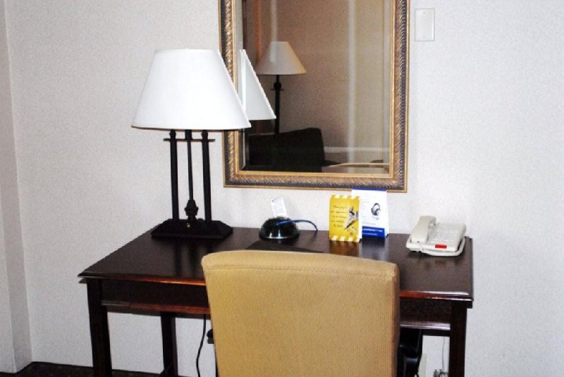 Holiday Inn Express Waterbury - Waterbury, CT