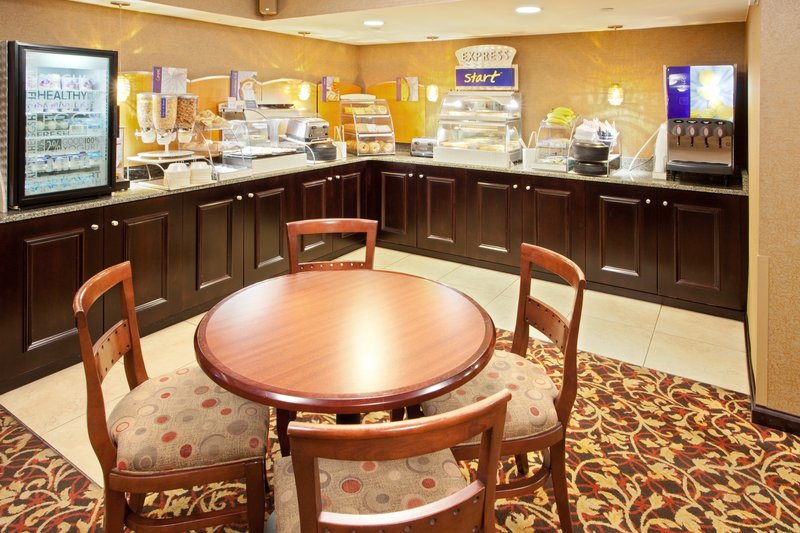 Holiday Inn Express RESTON HERNDON-DULLES AIRPORT - Herndon, VA