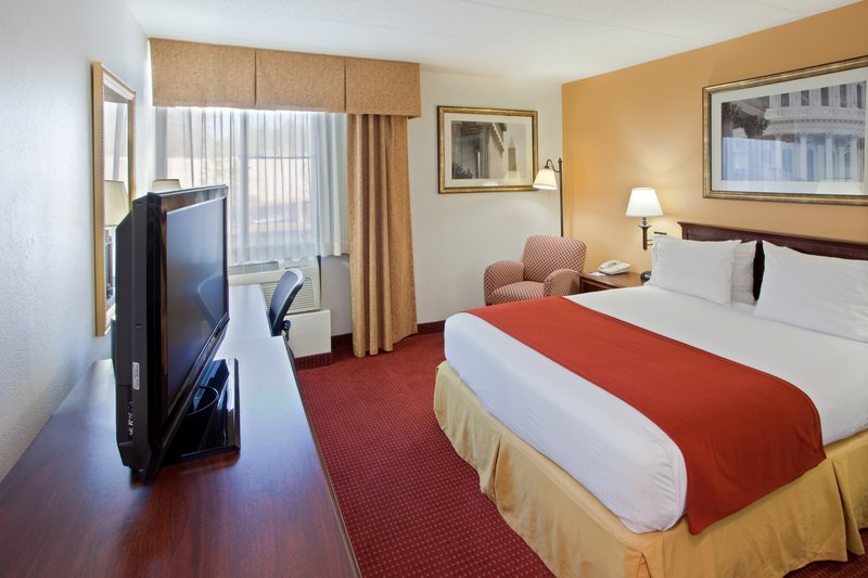 Holiday Inn Express RESTON HERNDON-DULLES AIRPORT - Herndon, VA