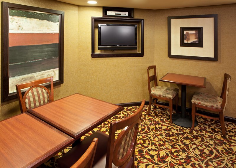 Holiday Inn Express RESTON HERNDON-DULLES AIRPORT - Herndon, VA