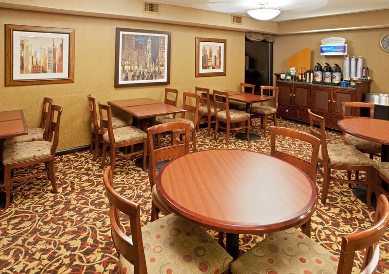 Holiday Inn Express RESTON HERNDON-DULLES AIRPORT - Herndon, VA