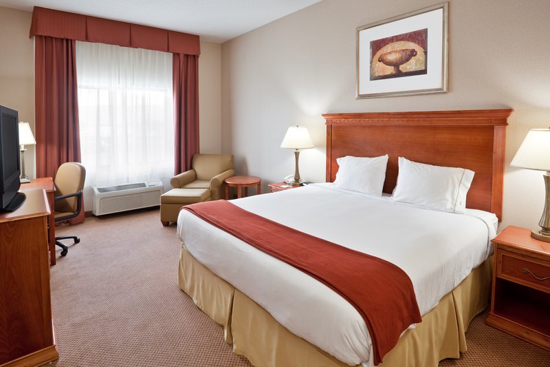 HOLIDAY INN EXPRESS-UTICA - Utica, MI