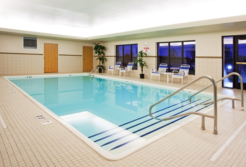 HOLIDAY INN EXPRESS-UTICA - Utica, MI