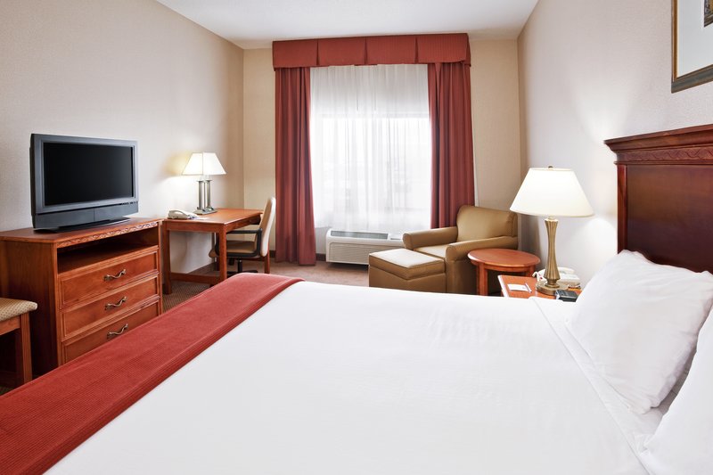 HOLIDAY INN EXPRESS-UTICA - Utica, MI