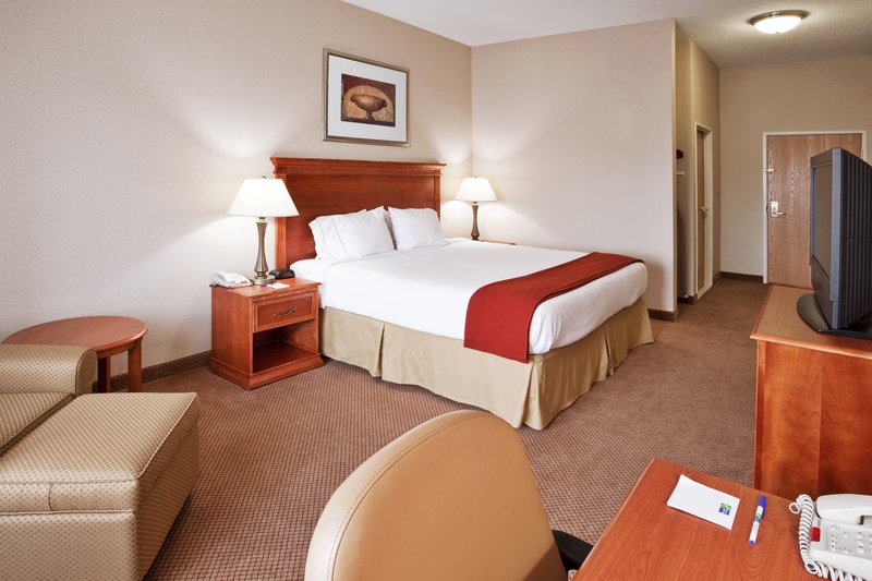 HOLIDAY INN EXPRESS-UTICA - Utica, MI