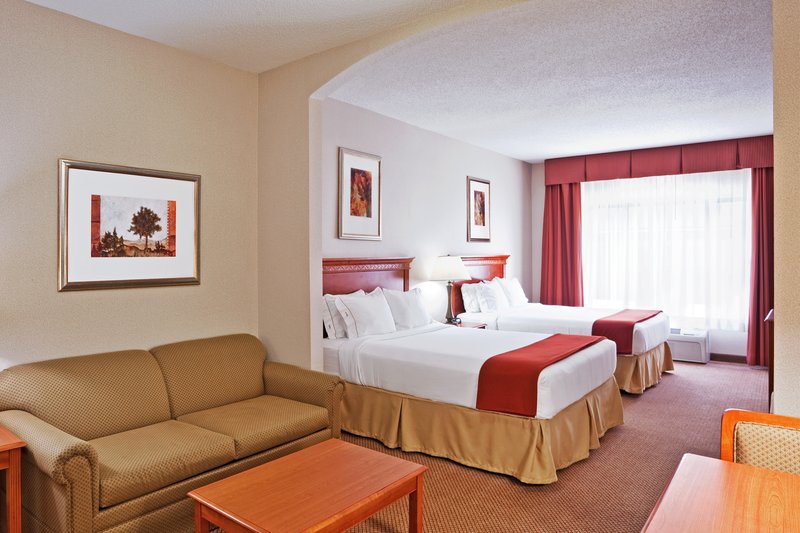 HOLIDAY INN EXPRESS-UTICA - Utica, MI