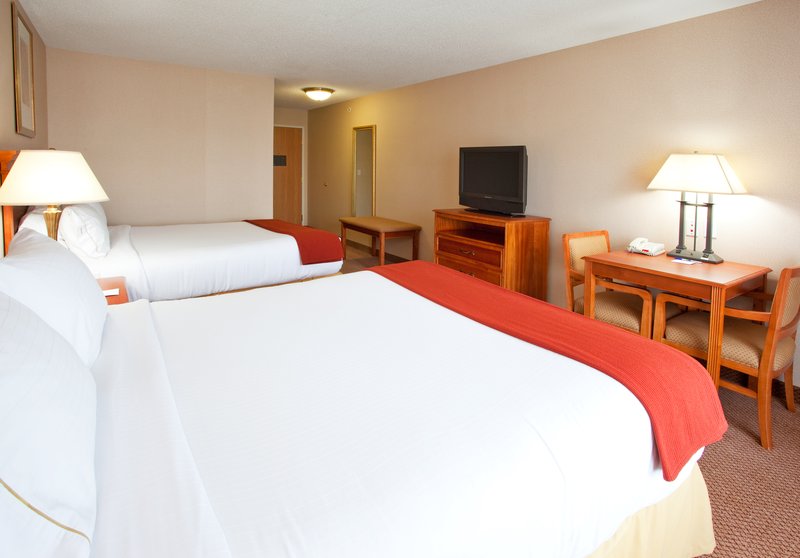 HOLIDAY INN EXPRESS-UTICA - Utica, MI