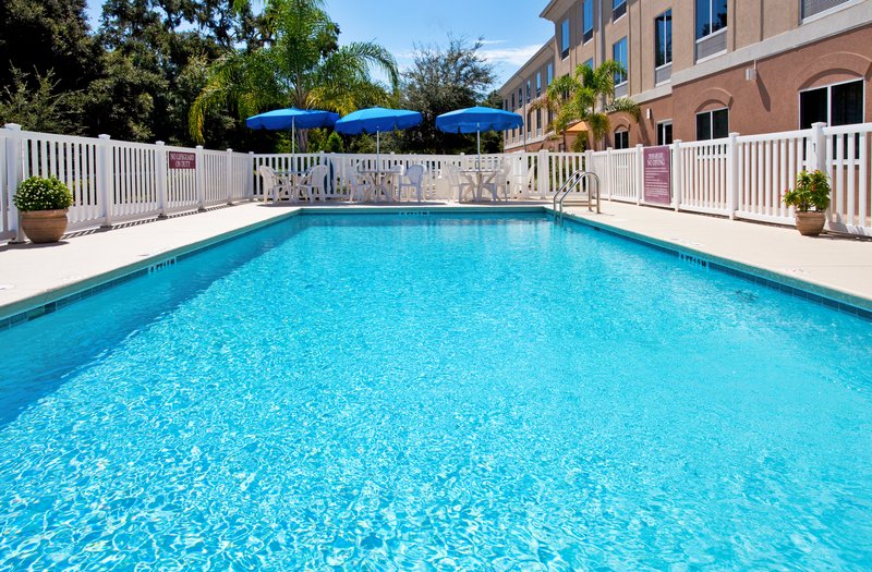 HOLIDAY INN EXPRESS - Tavares, FL