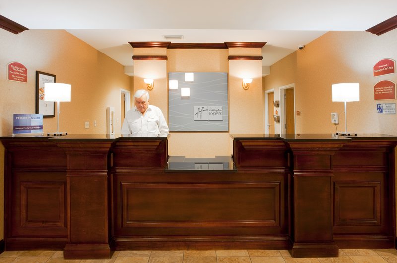 HOLIDAY INN EXPRESS - Tavares, FL