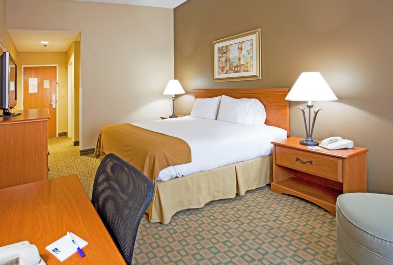 HOLIDAY INN EXPRESS - Tavares, FL