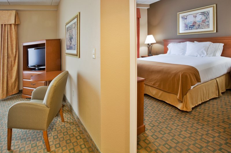 HOLIDAY INN EXPRESS - Tavares, FL