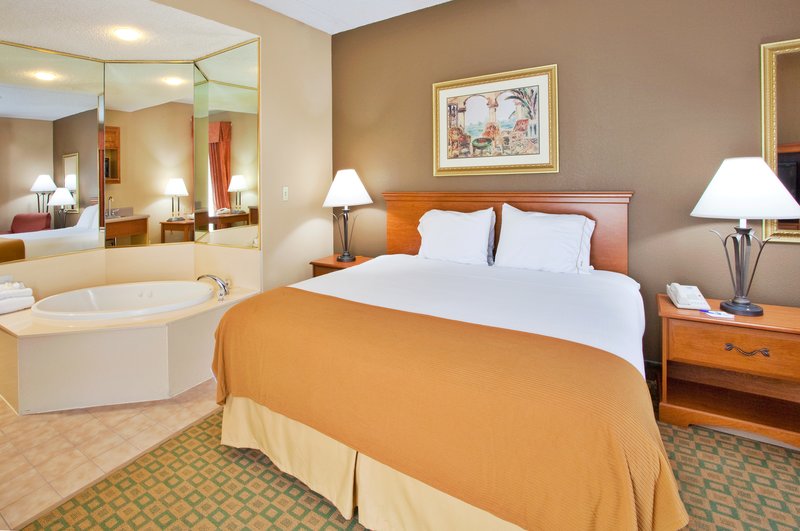 HOLIDAY INN EXPRESS - Tavares, FL