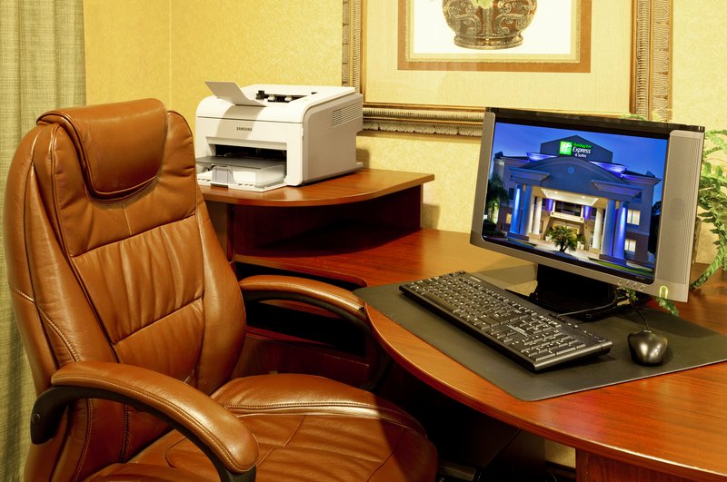 HOLIDAY INN EXPRESS - Tavares, FL