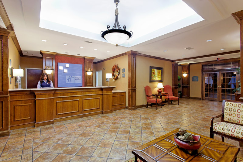 Holiday Inn Express & Suites TUPELO - Tupelo, MS