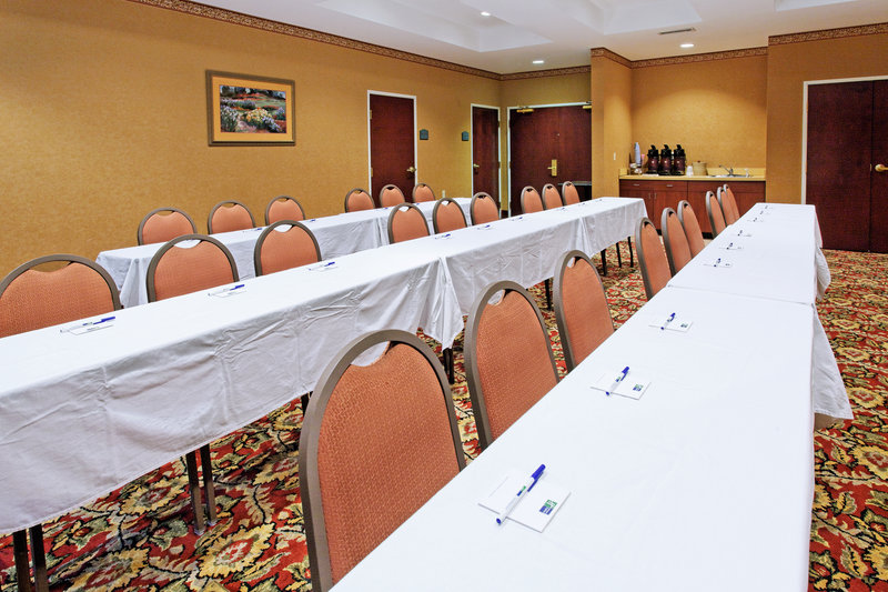 Holiday Inn Express & Suites TUPELO - Tupelo, MS