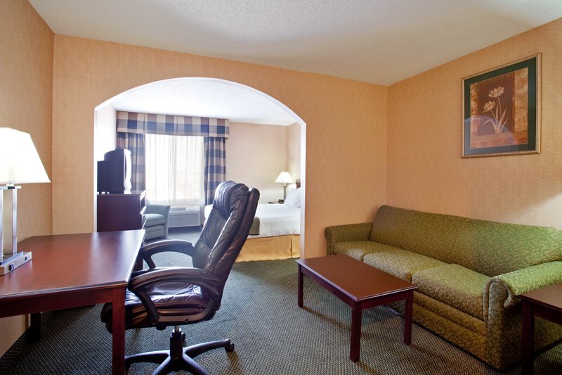 Holiday Inn Express & Suites SYCAMORE - Sycamore, IL